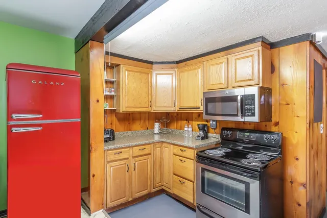 $165,000 | 68 Jarvis Street, Windsor, VT 05089