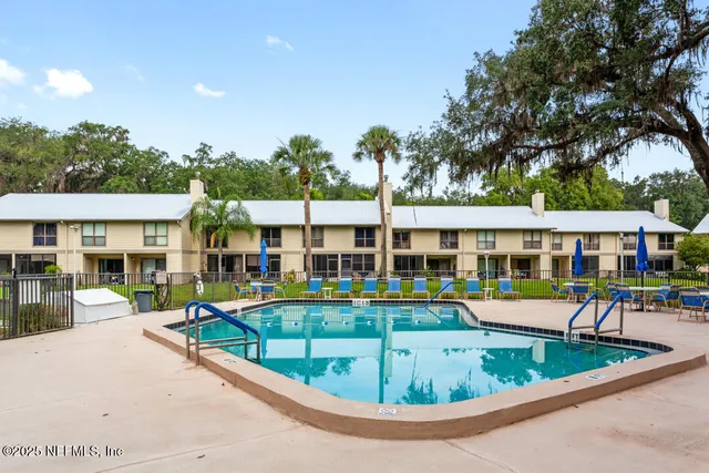 $1,800 | 222 Hiawatha Court, East Palatka, FL 32131