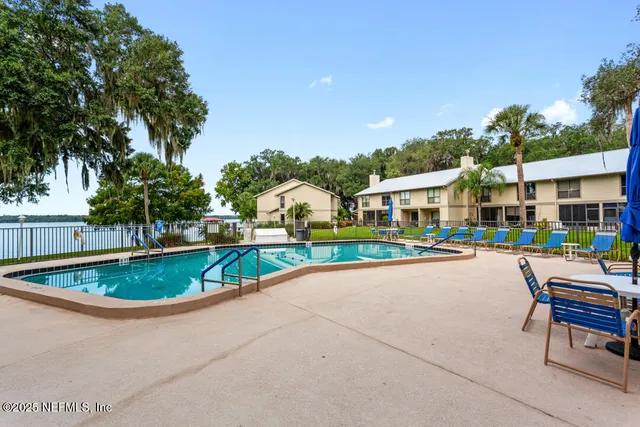 $1,800 | 222 Hiawatha Court, East Palatka, FL 32131