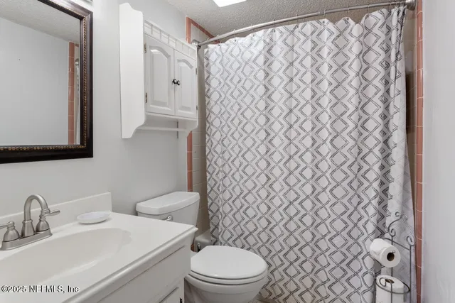 $1,800 | 222 Hiawatha Court, East Palatka, FL 32131