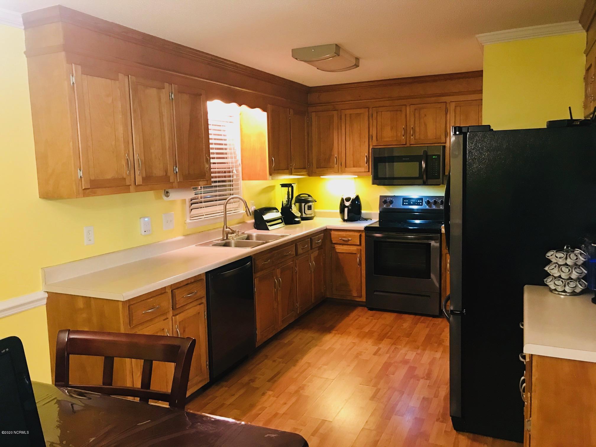 4444 Bearskin Road Clinton, NC 28328 - Photo 5 of 29 IMG_8048