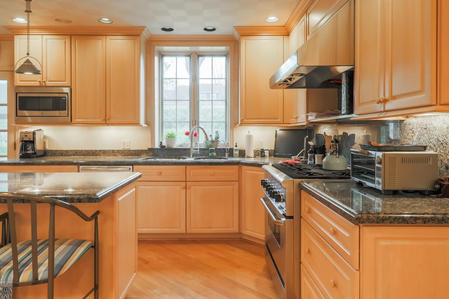 161 Vendome Road Grosse Pointe, MI 48236 - Photo 25 of 64 50138023-ad2d88e6-d87b-4810-a91f-09c91c8c5012.JPG