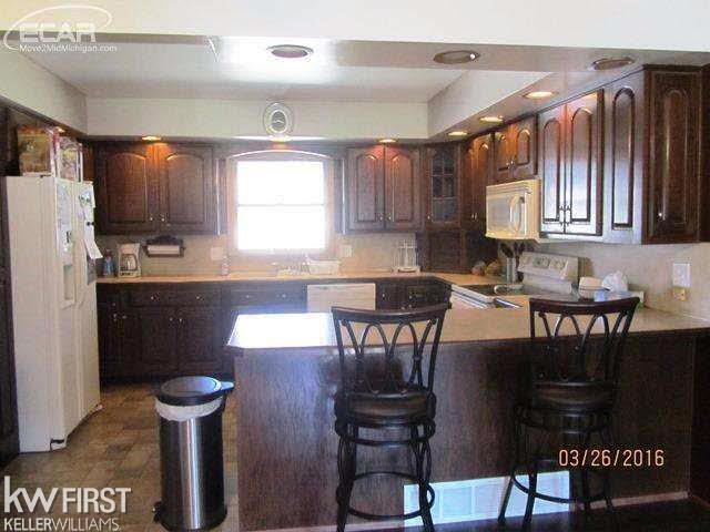 8521 North McKinley Road Flushing, MI 48433 - Photo 3 of 19 21128680-3.JPG