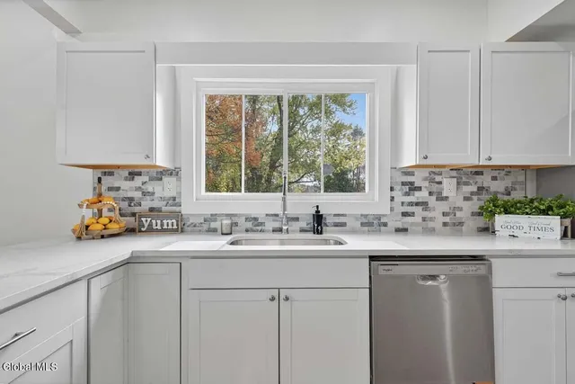 $549,900 | 48 McBride Road, Halfmoon, NY 12118