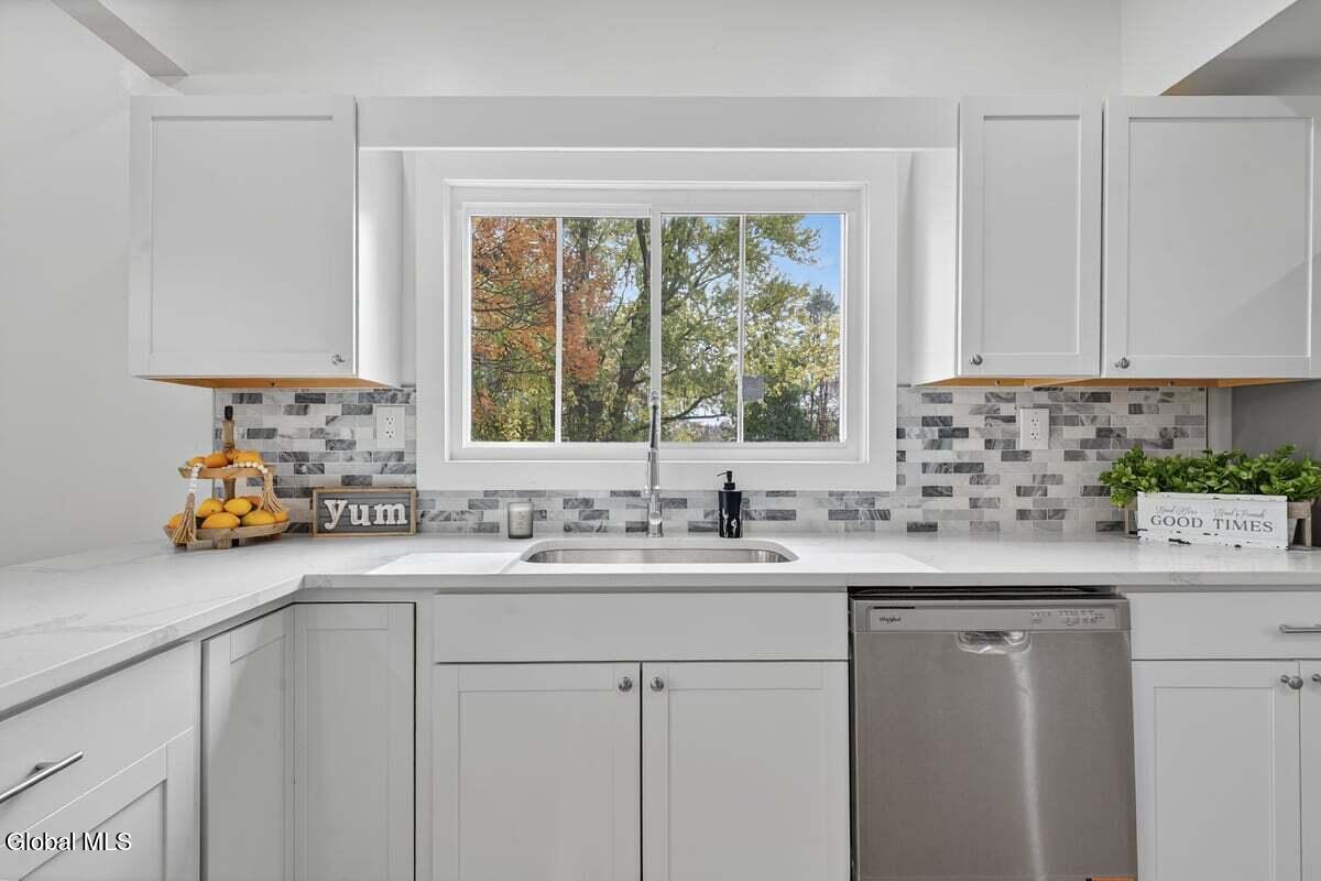 48 McBride Road Halfmoon, NY 12118 - Photo 8 of 47 48 MCBRIDE-12 (1)