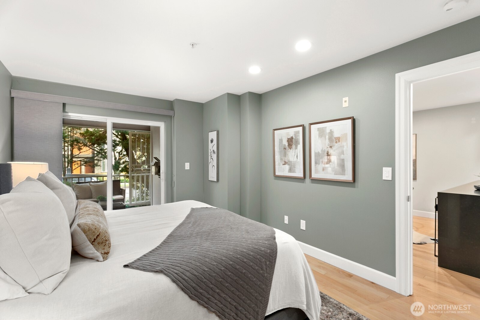 215 20th Avenue East, Unit 103 Seattle, WA 98112 - Photo 15 of 21