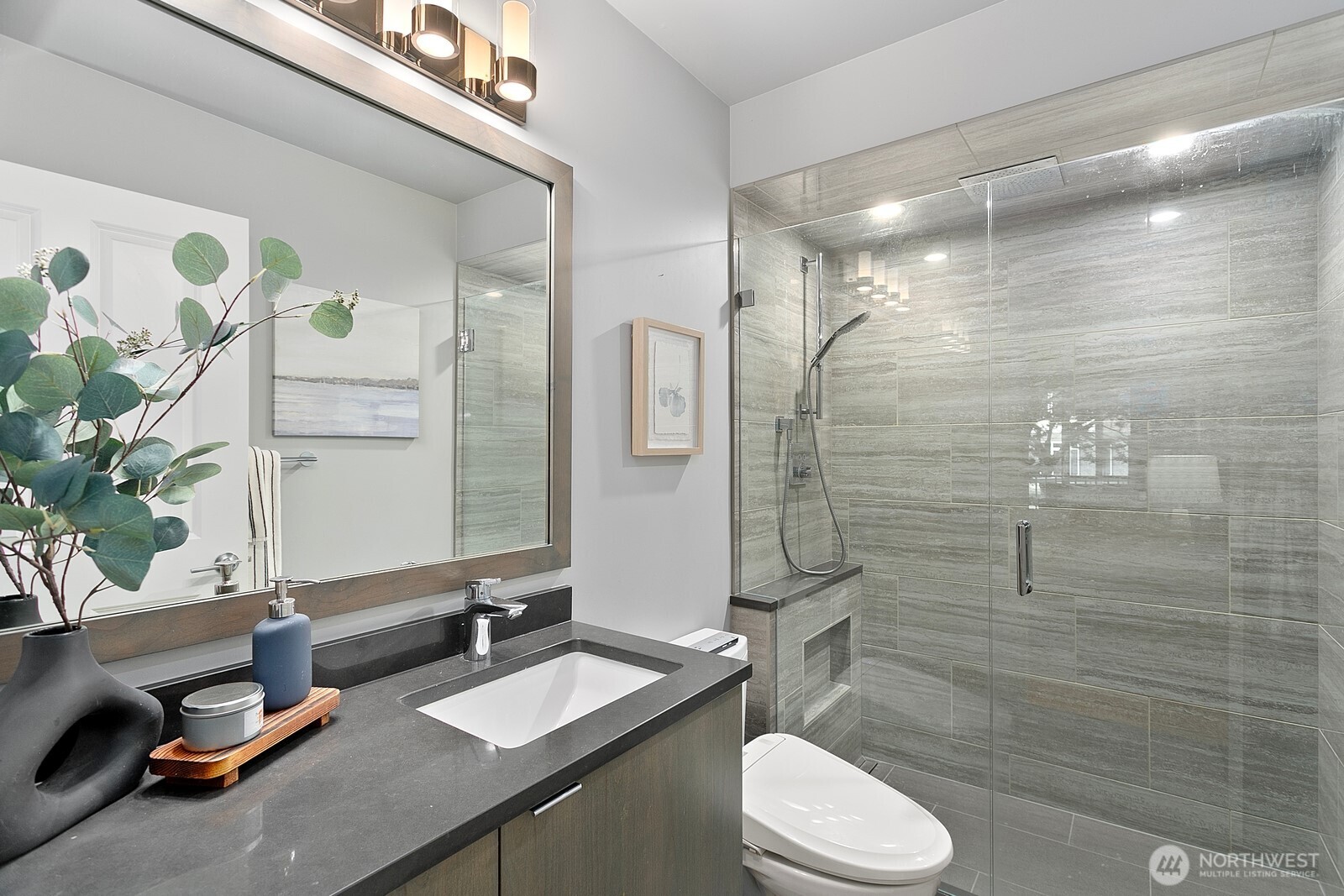 215 20th Avenue East, Unit 103 Seattle, WA 98112 - Photo 16 of 21