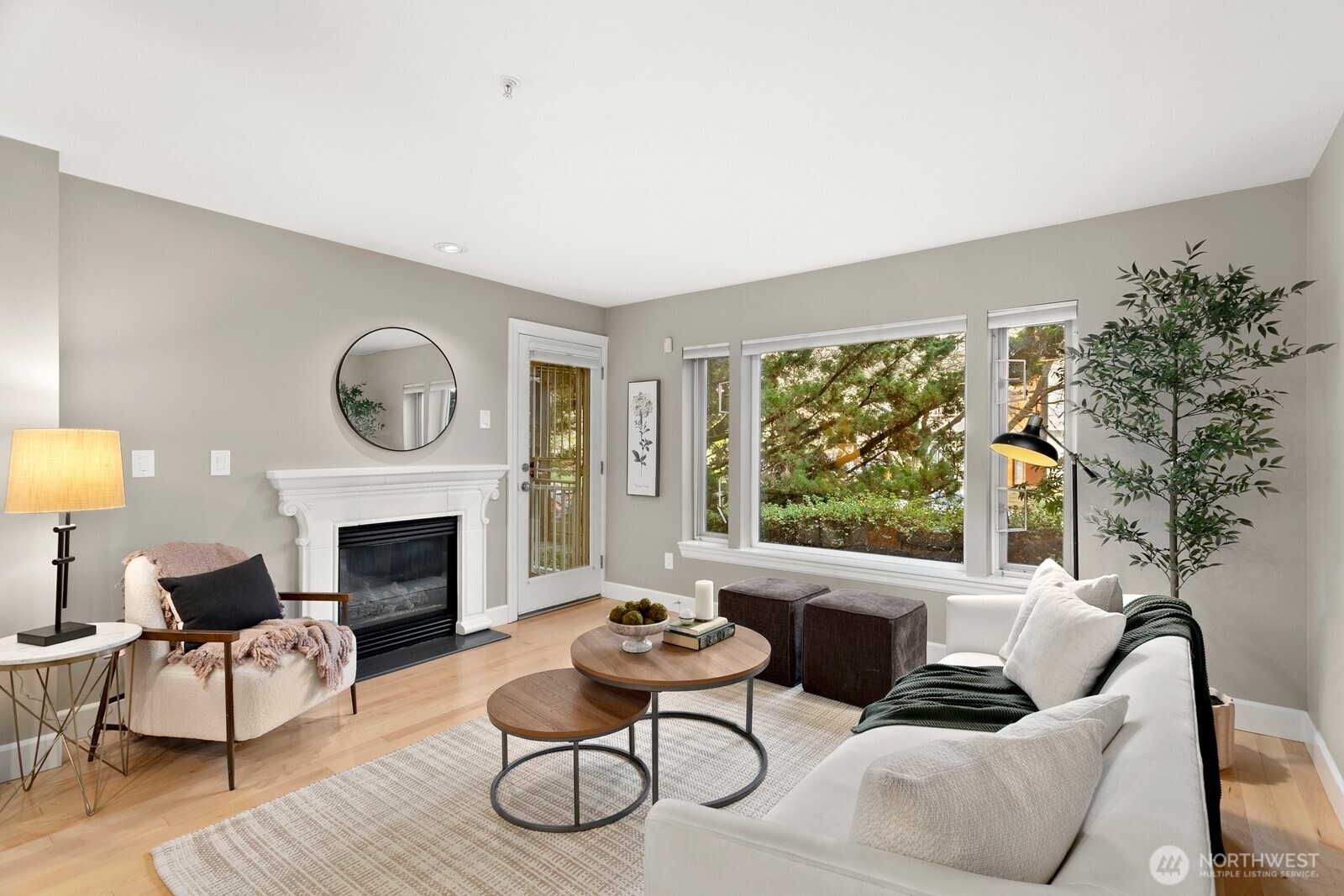 215 20th Avenue East, Unit 103 Seattle, WA 98112 - Photo 4 of 21