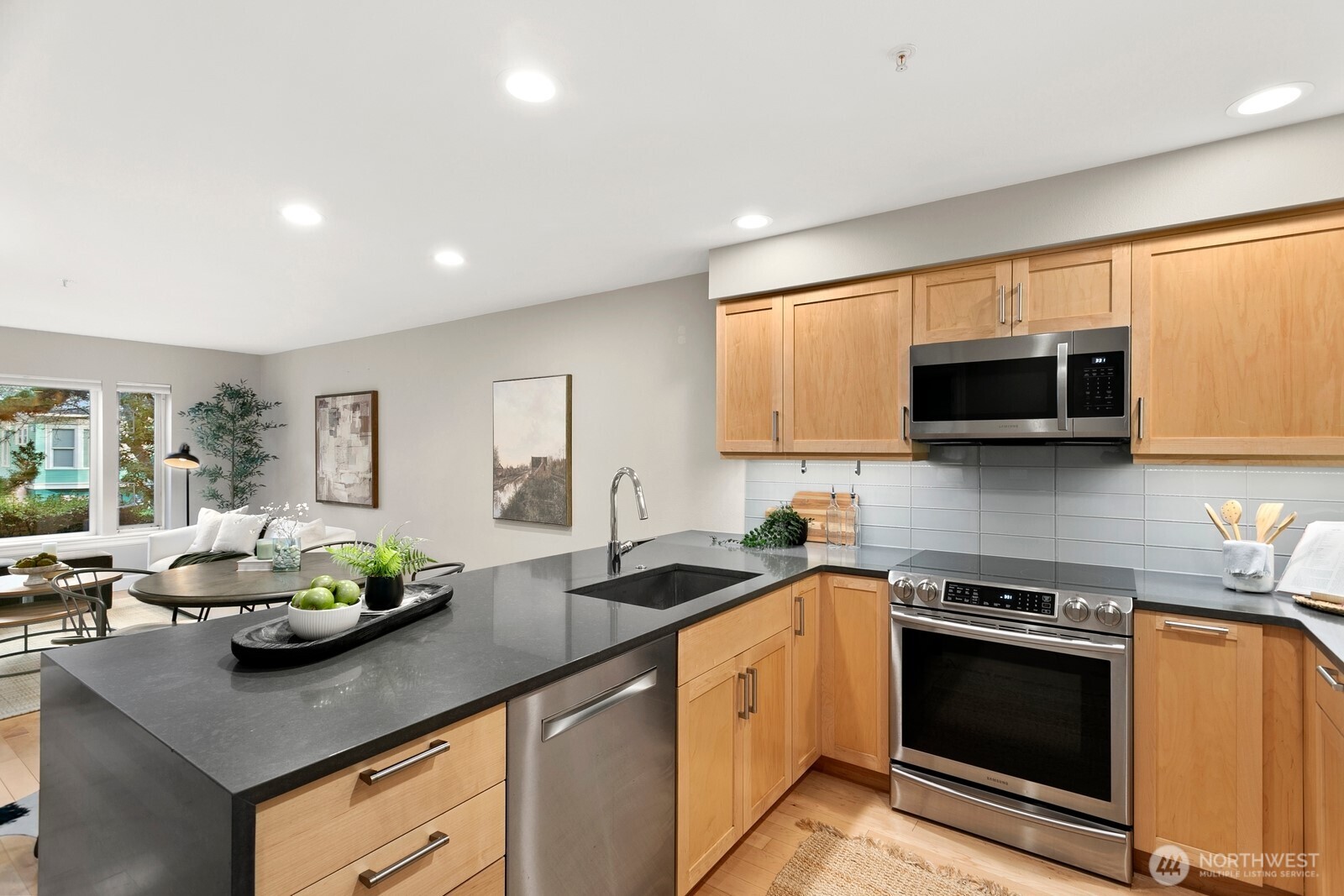 215 20th Avenue East, Unit 103 Seattle, WA 98112 - Photo 9 of 21