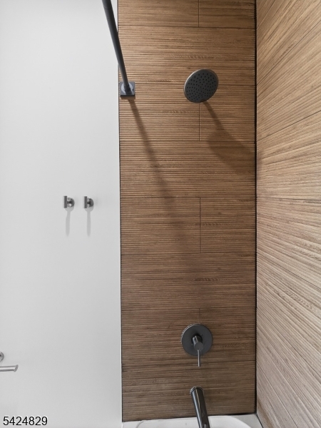 262 Hunterdon Street, Unit 1 Newark, NJ 07103 - Photo 22 of 31 a bathroom with a shower