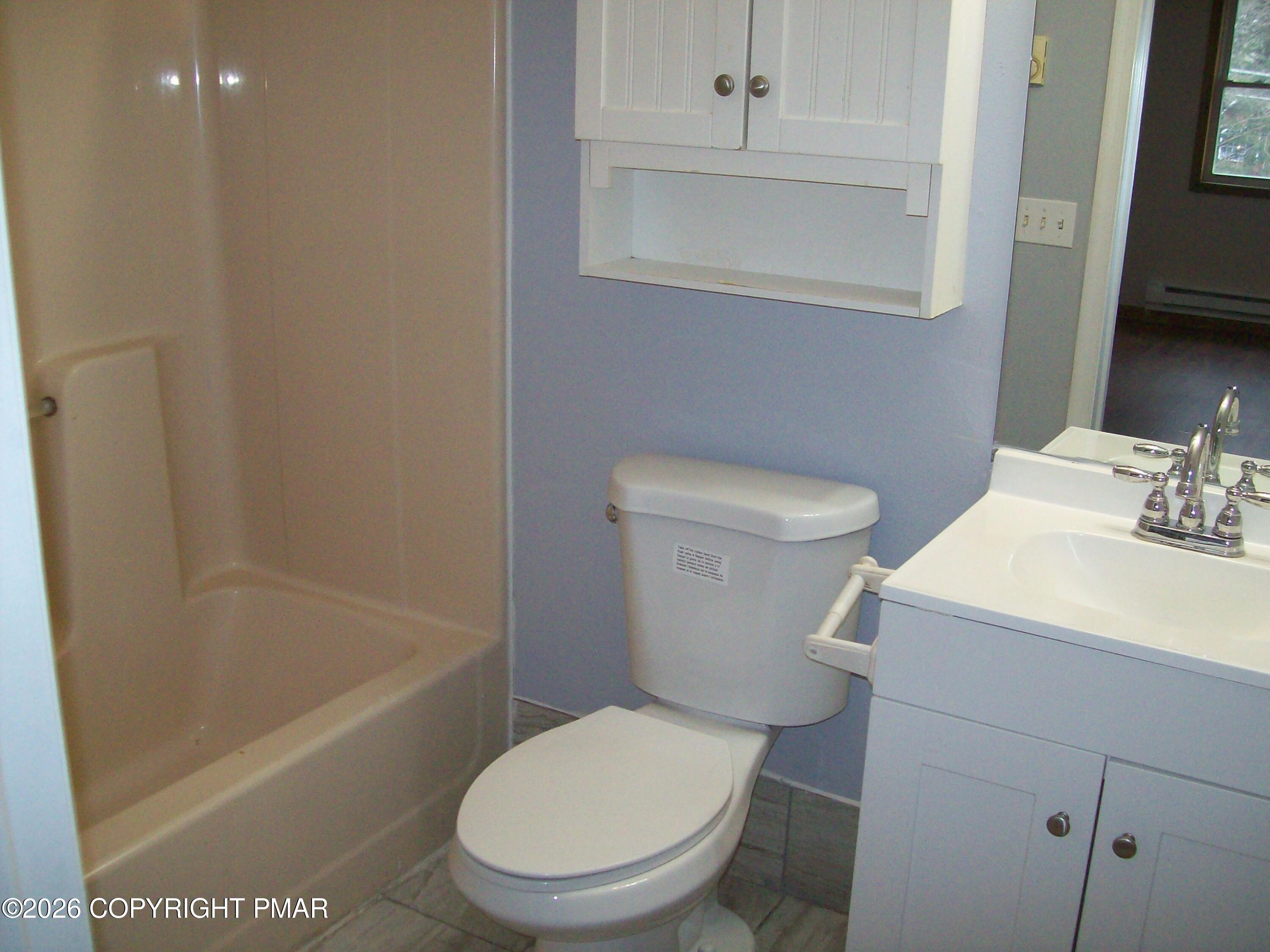139 Davis Circle Bushkill, PA 18324 - Photo 18 of 23 Master bath