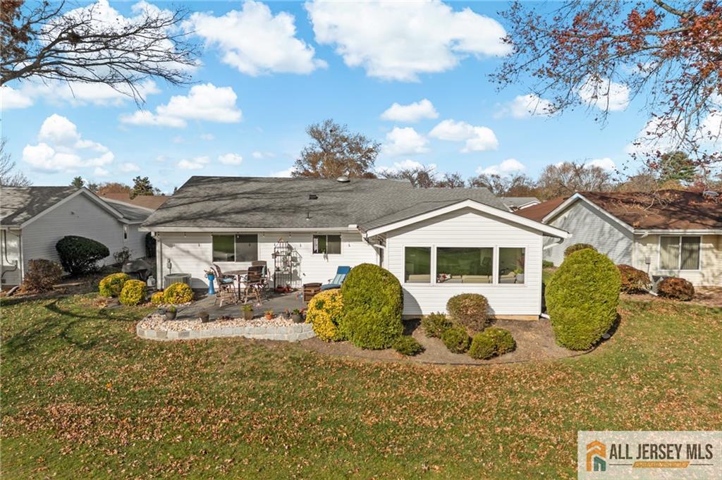 264A Glen Road, Unit 264A Monroe Township, NJ 08831 - Photo 25 of 31 a front view of a house with garden