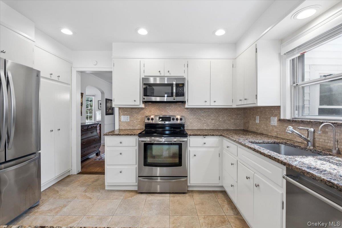 147 Norman Road New Rochelle, NY 10804 - Photo 8 of 20