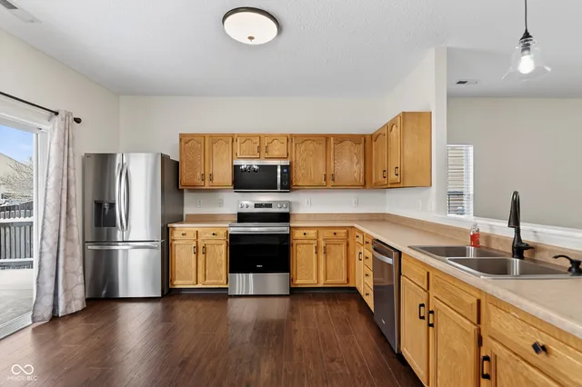 $2,030 | 15550 Outside Trail, Noblesville, IN 46060