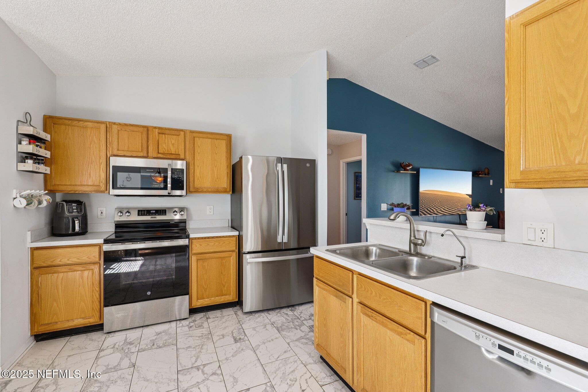 3474 White Wing Road Orange Park, FL 32073 - Photo 23 of 48 Kitchen