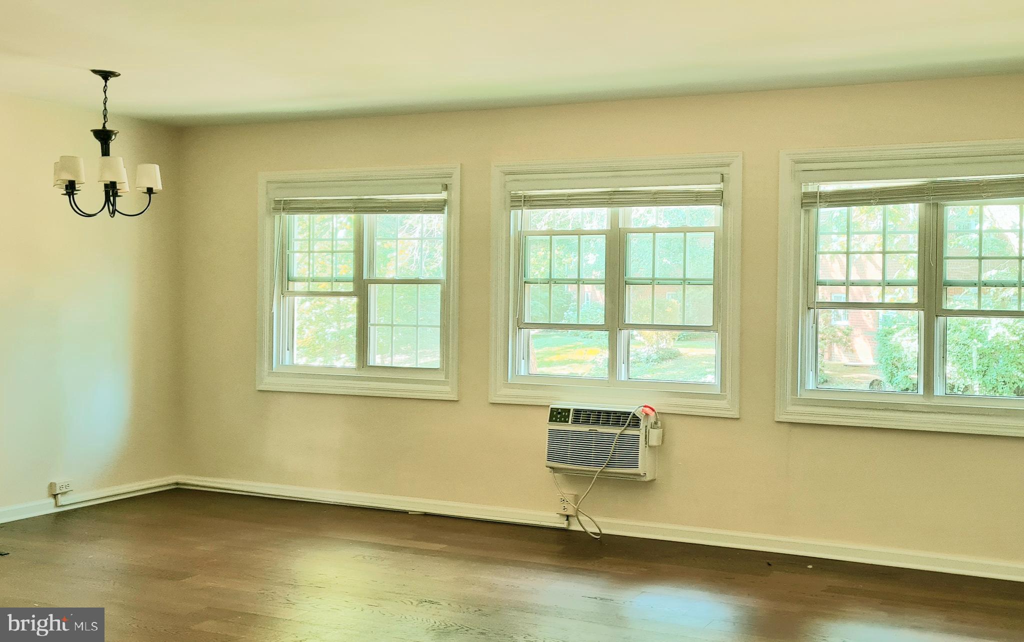 1622 Ripon Place Alexandria, VA 22302 - Photo 4 of 11 Living Room