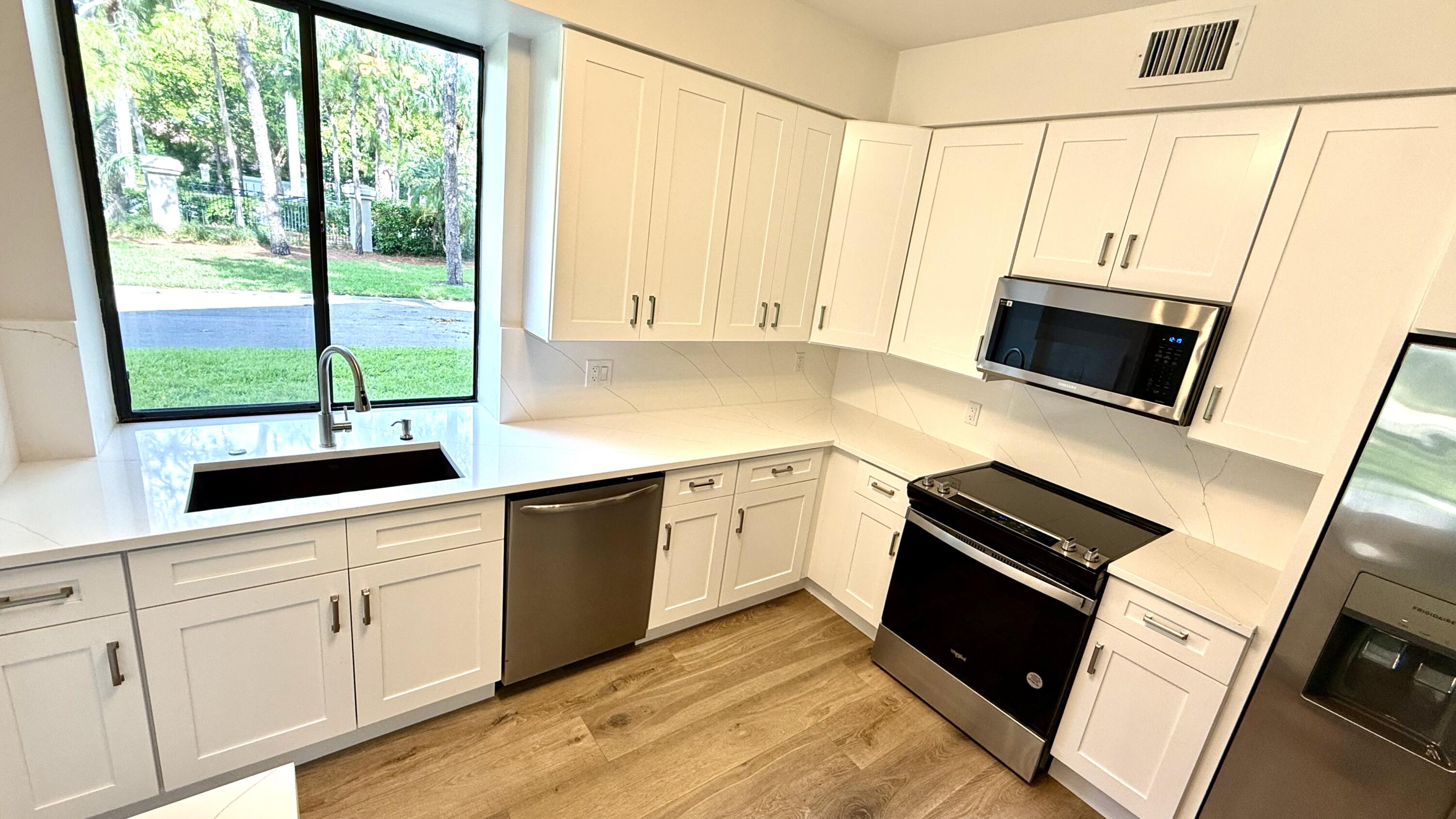 5800 Coach House Circle, Unit B Boca Raton, FL 33486 - Photo 3 of 26 IMG_2533