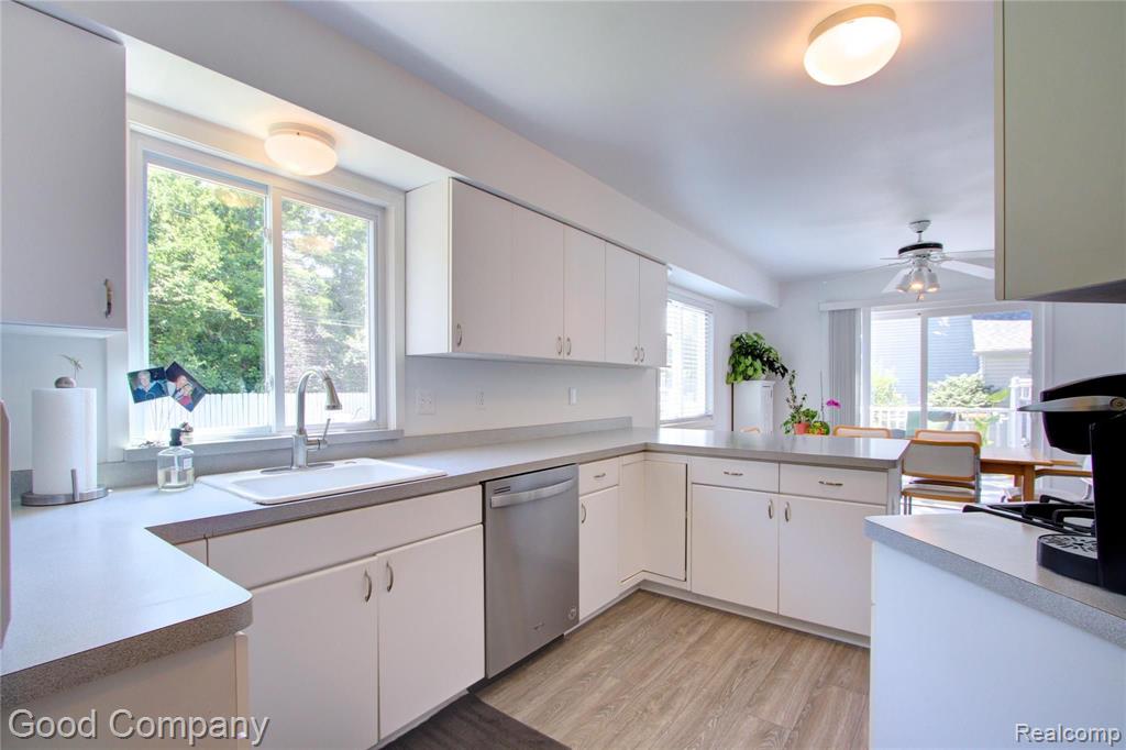 21642 Ruth Street Farmington Hills, MI 48336 - Photo 15 of 51