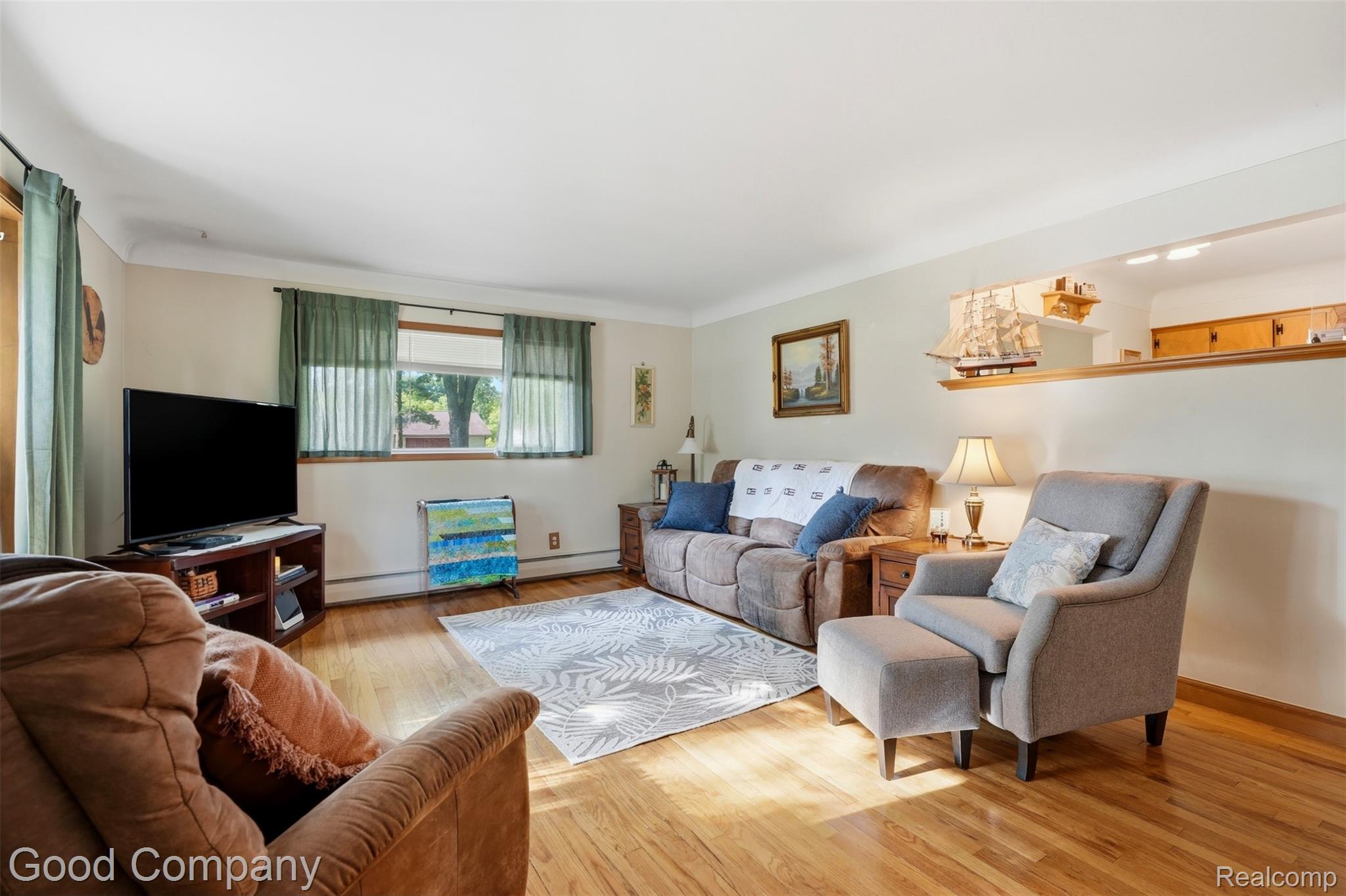 3615 Hazelton Avenue Rochester, MI 48307 - Photo 7 of 56 Living room