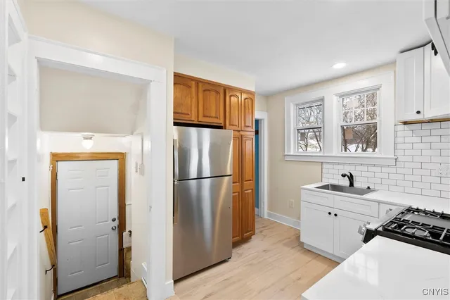 $2,300 | 1200 North Glencove Road, Syracuse, NY 13206