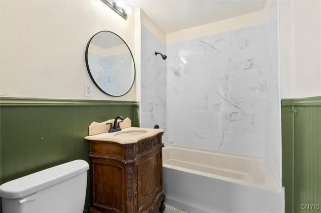 $2,300 | 1200 North Glencove Road, Syracuse, NY 13206