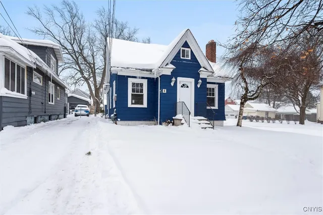 $2,300 | 1200 North Glencove Road, Syracuse, NY 13206