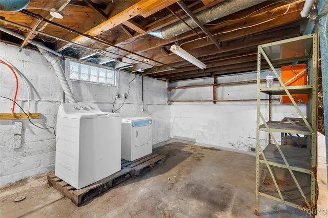 $2,300 | 1200 North Glencove Road, Syracuse, NY 13206