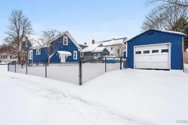 $2,300 | 1200 North Glencove Road, Syracuse, NY 13206