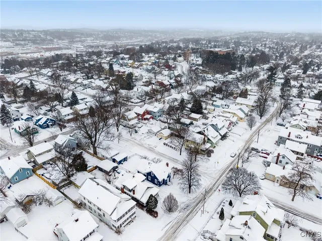 $2,300 | 1200 North Glencove Road, Syracuse, NY 13206