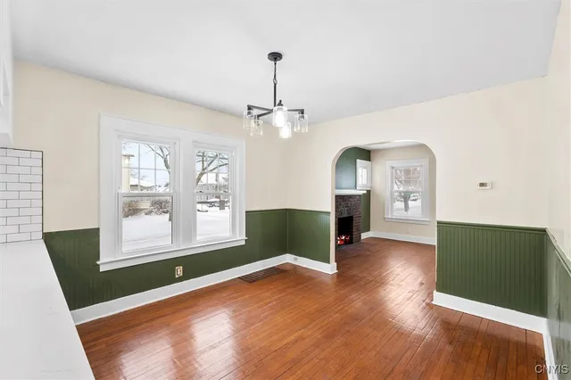 $2,300 | 1200 North Glencove Road, Syracuse, NY 13206