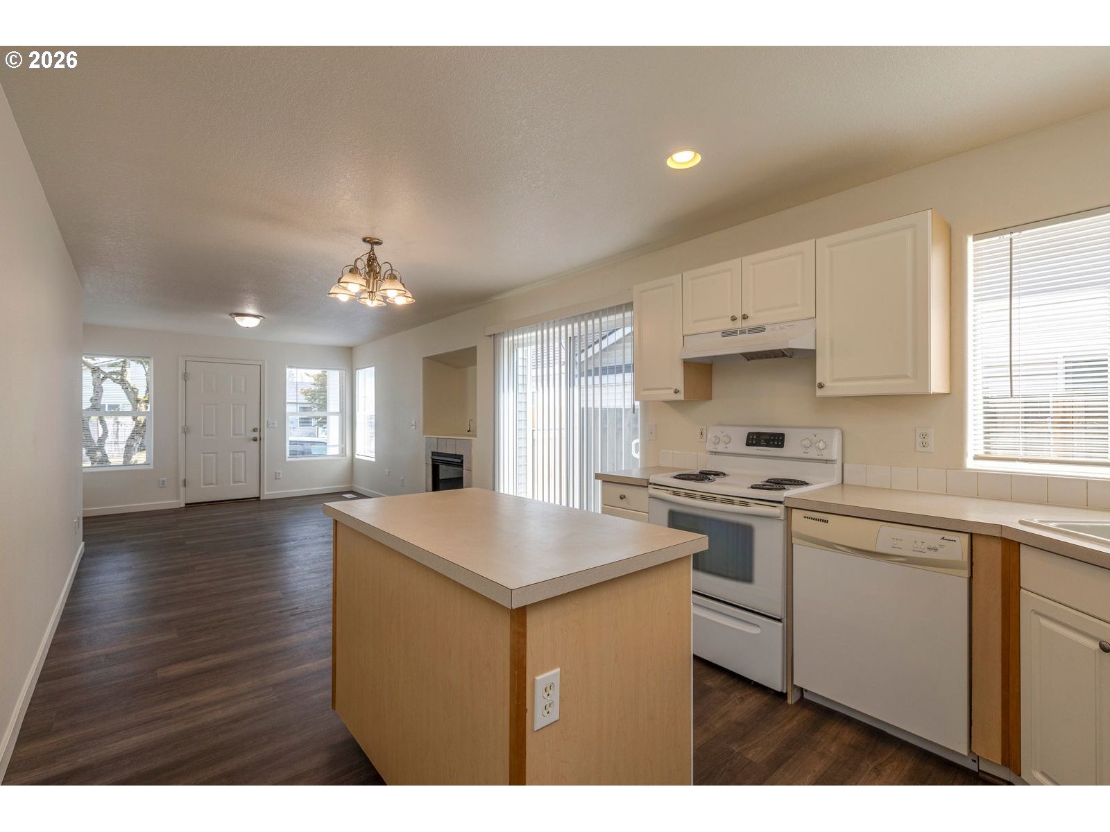 871 Southwest Junction Place Gresham, OR 97080 - Photo 7 of 16 Gallery Image 7