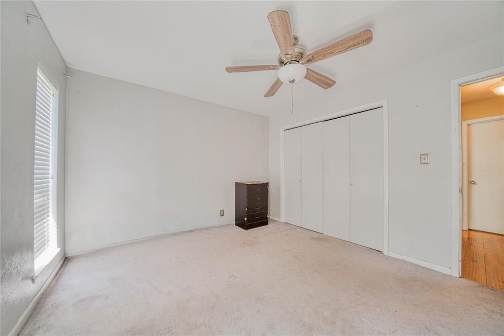 1006 Rikkity Lane Mount Pleasant, TX 75455 - Photo 21 of 39 a room with ceiling fan and windows