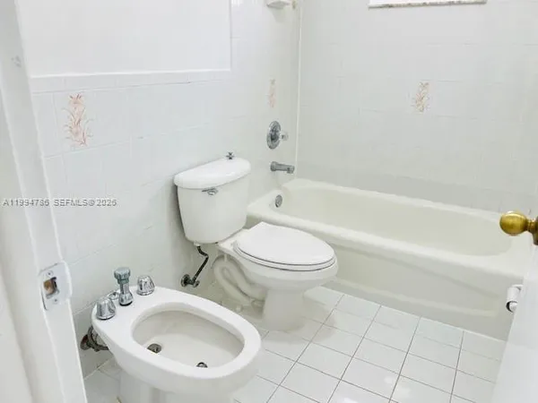 $2,250 | 3260 West 70th Street, Unit 202, Hialeah, FL 33018