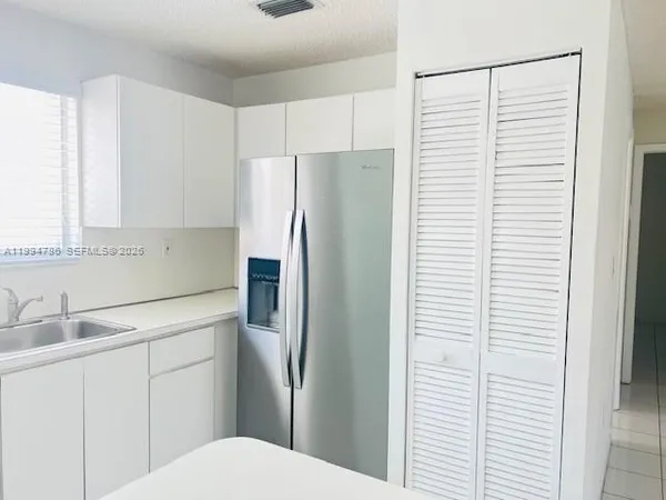 $2,250 | 3260 West 70th Street, Unit 202, Hialeah, FL 33018