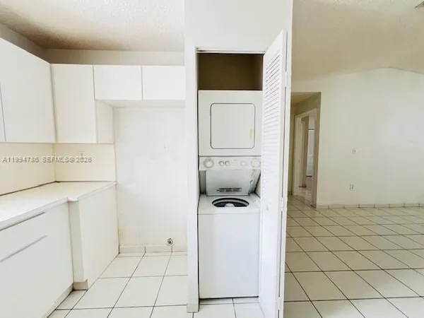 $2,250 | 3260 West 70th Street, Unit 202, Hialeah, FL 33018