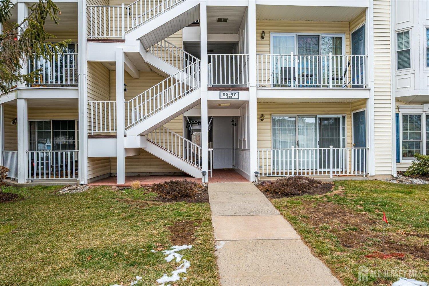 45 Amethyst Way Franklin Park, NJ 08823 - Photo 2 of 25