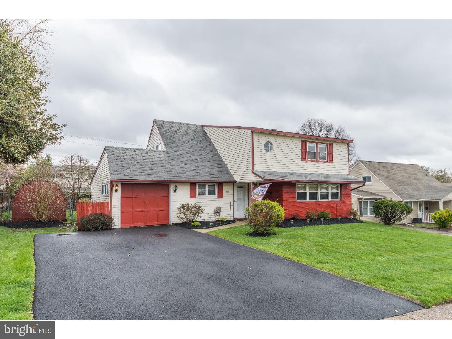 30 Hyacinth Road Levittown, PA 19056 - Photo 2 of 25 Exterior Front
