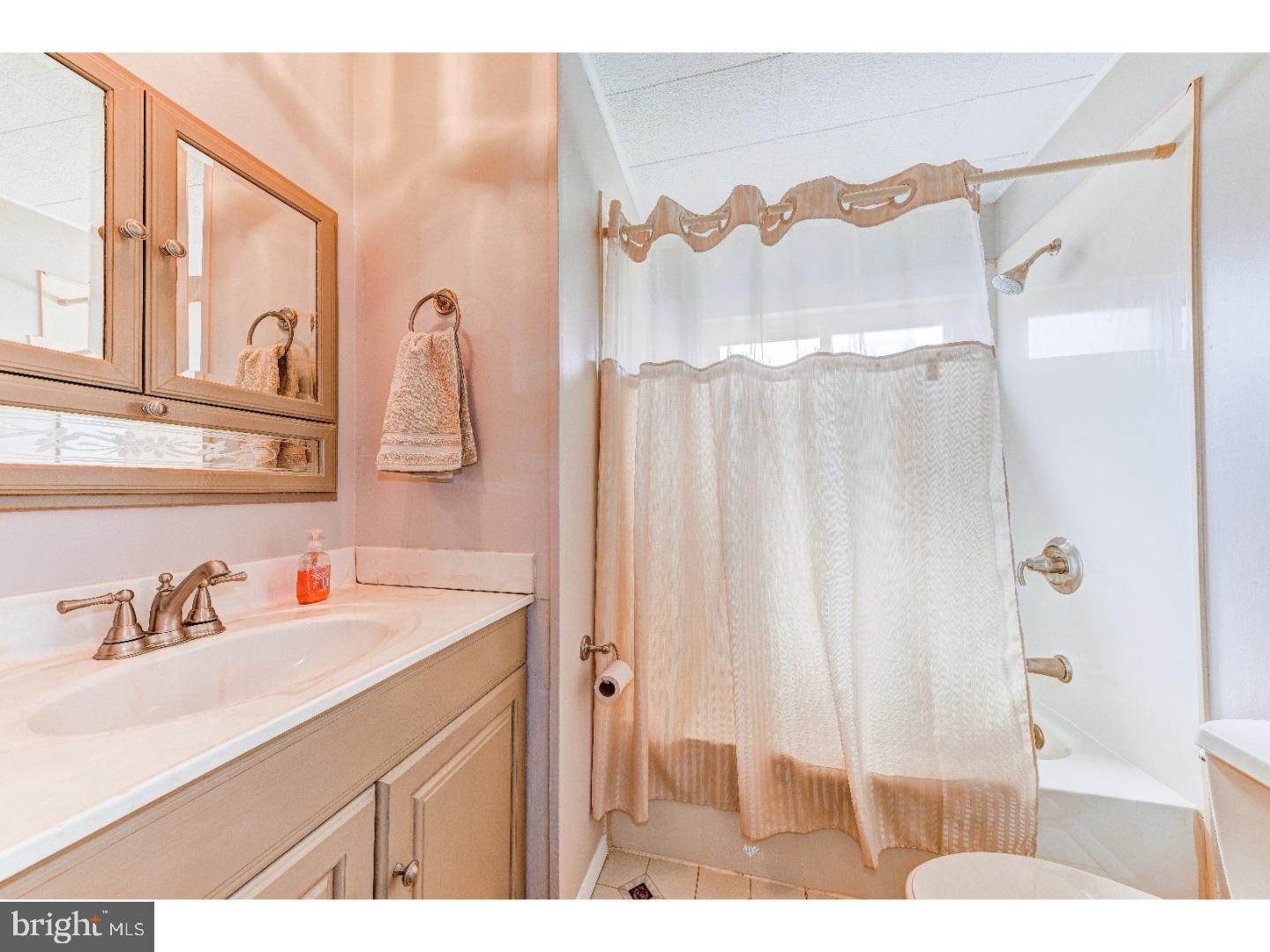 30 Hyacinth Road Levittown, PA 19056 - Photo 14 of 25 Gallery Image 14