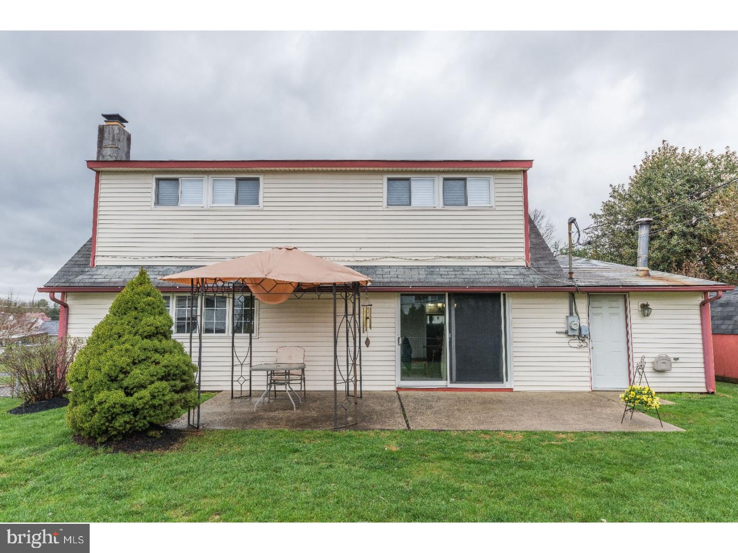 30 Hyacinth Road Levittown, PA 19056 - Photo 22 of 25 Exterior Back