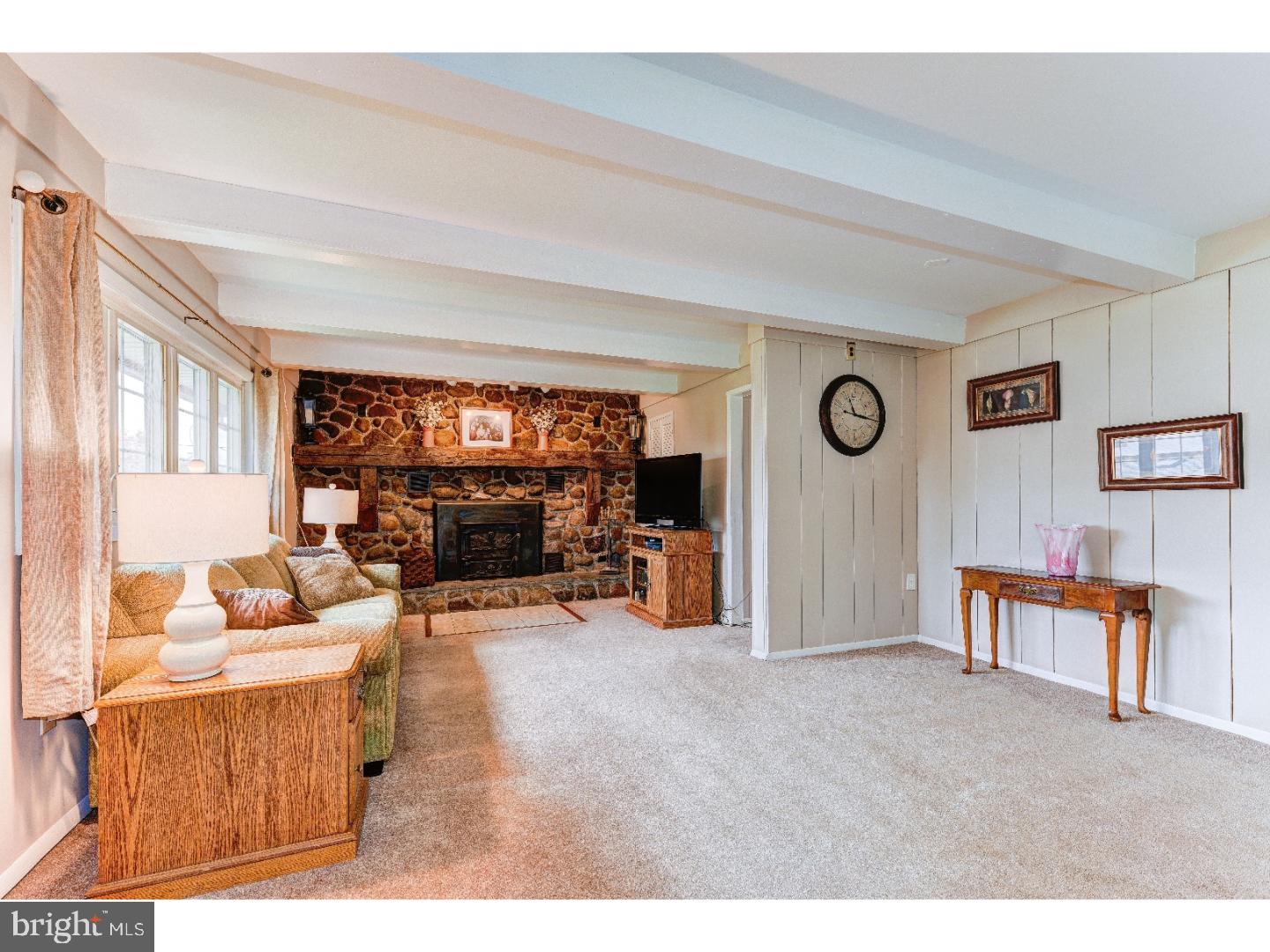 30 Hyacinth Road Levittown, PA 19056 - Photo 8 of 25 Family Room