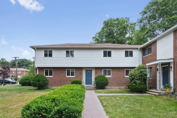 $379,900 | 208 Bishop Drive, Unit 208, Framingham, MA 01702