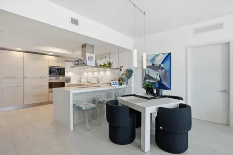 $1,149,000 | 17301 Biscayne Boulevard, Unit 1905, North Miami Beach, FL 33160