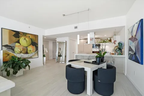 $1,149,000 | 17301 Biscayne Boulevard, Unit 1905, North Miami Beach, FL 33160