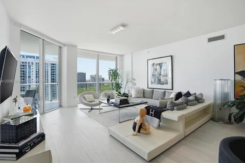 $1,149,000 | 17301 Biscayne Boulevard, Unit 1905, North Miami Beach, FL 33160