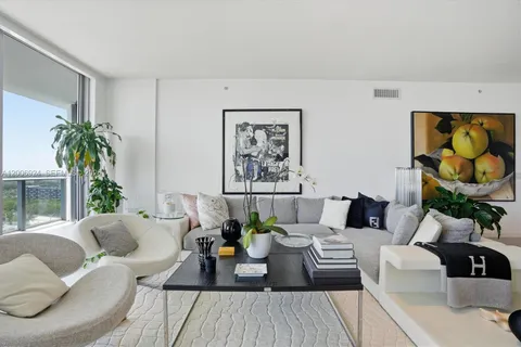 $1,149,000 | 17301 Biscayne Boulevard, Unit 1905, North Miami Beach, FL 33160