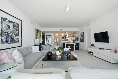 $1,149,000 | 17301 Biscayne Boulevard, Unit 1905, North Miami Beach, FL 33160