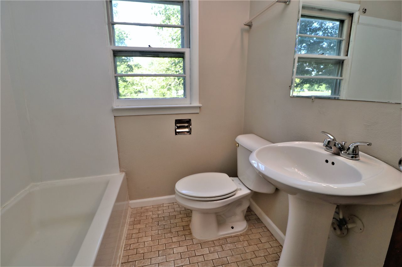 4330 Hononegah Road Roscoe, IL 61073 - Photo 15 of 25 a bathroom with a sink toilet and a bathtub