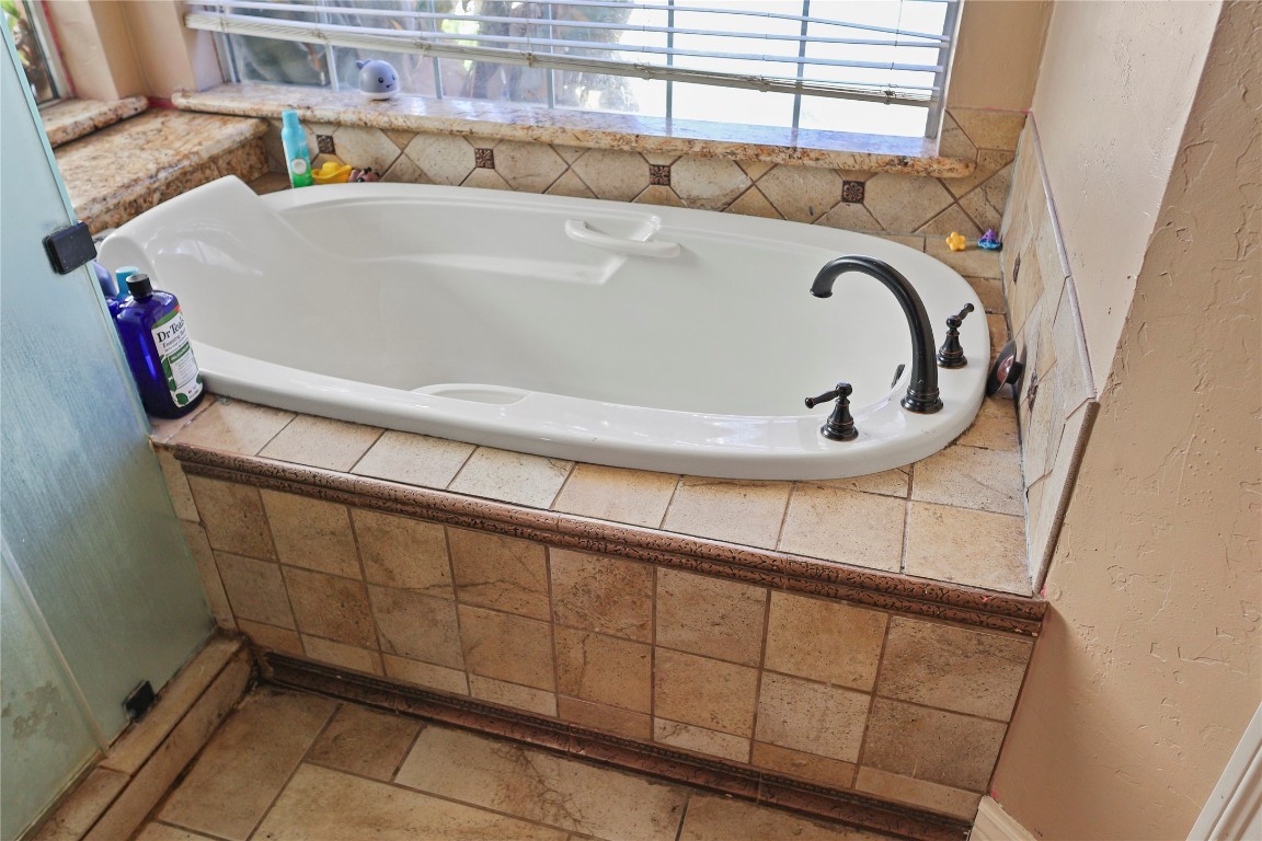 106 Mockingbird Lane Bridge City, TX 77611 - Photo 15 of 28