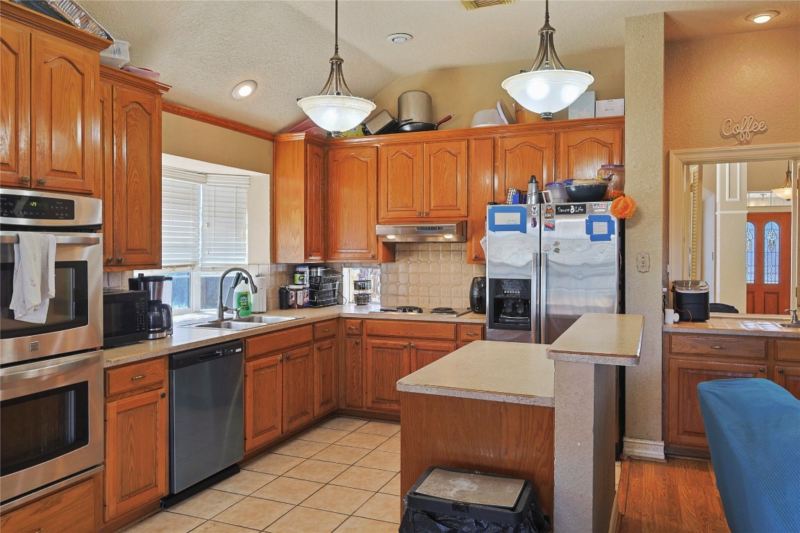 106 Mockingbird Lane Bridge City, TX 77611 - Photo 4 of 28