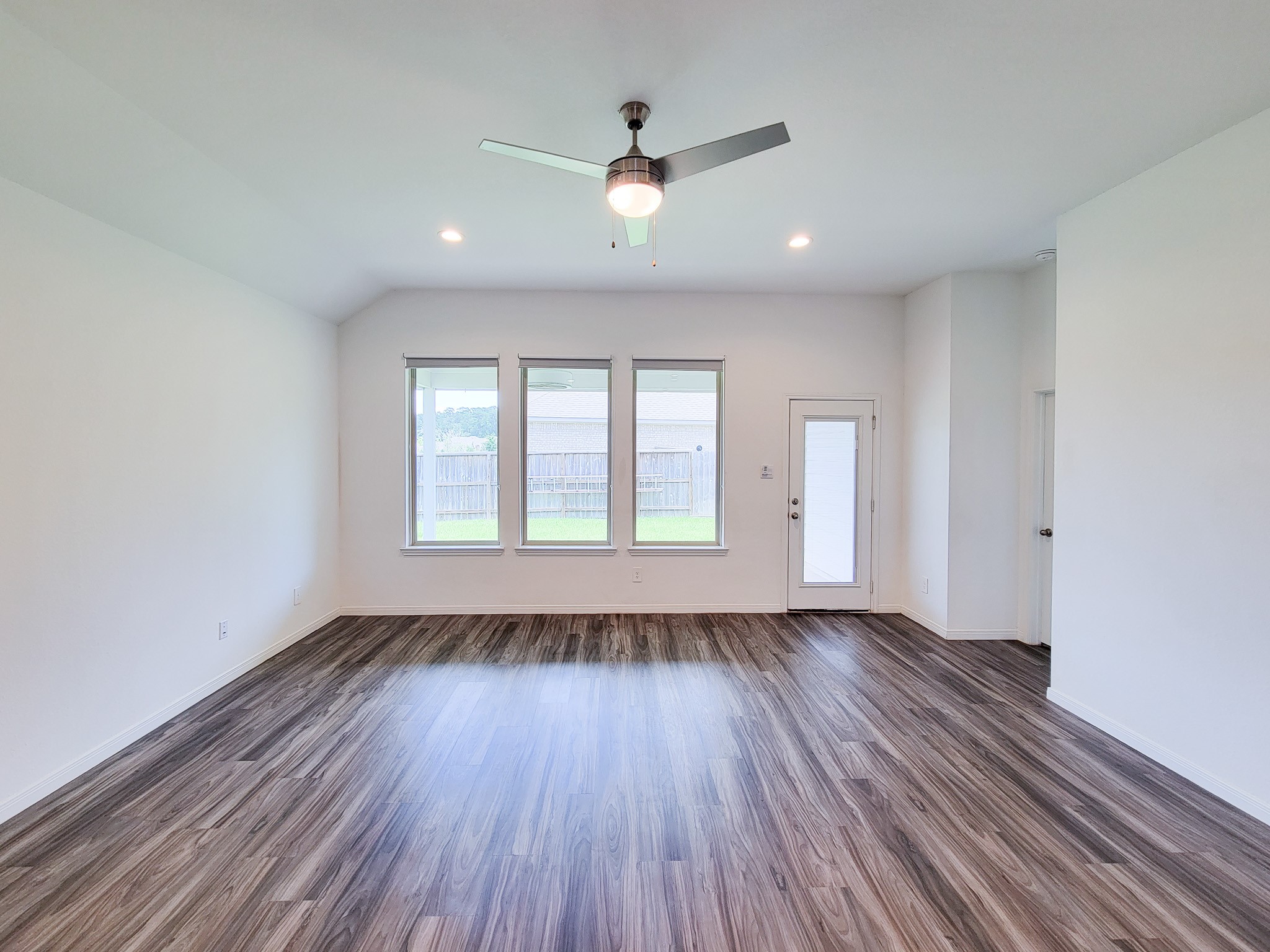 907 Youth Water Road Montgomery, TX 77316 - Photo 9 of 41